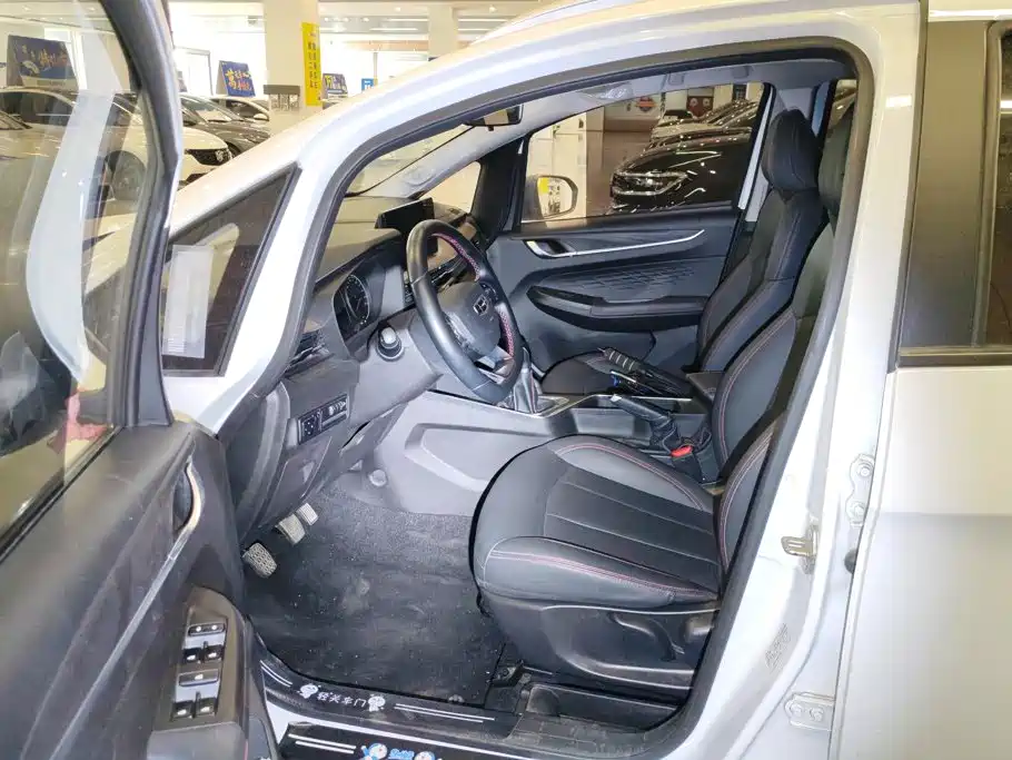 Geely Vision X3 — миниатюра 9