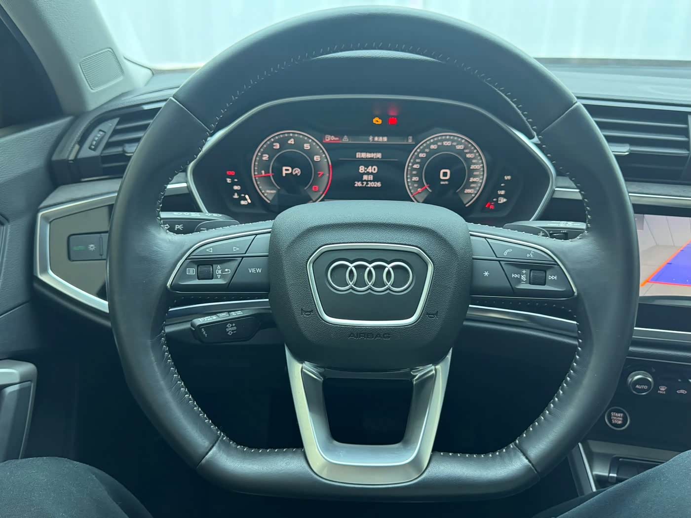 Audi Q3 1.4 л 2022 г. Серебристо-серый, пробег 25000 км