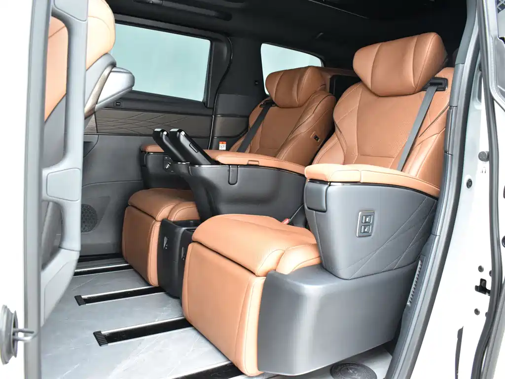 Toyota Vellfire — миниатюра 16