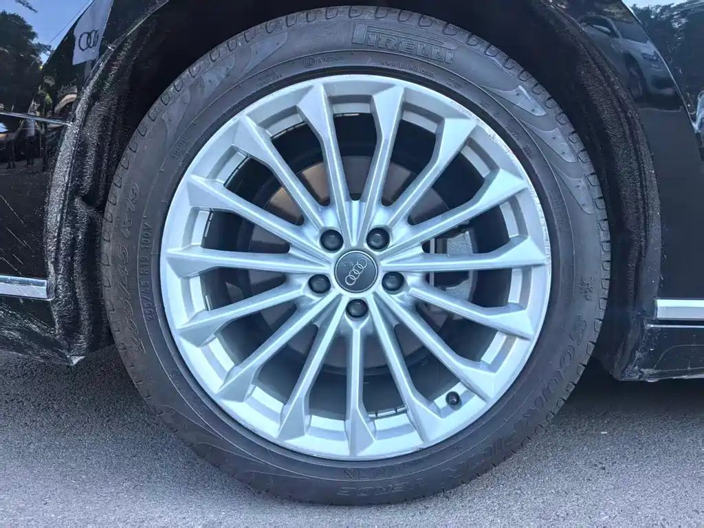 Audi A8 — миниатюра 4