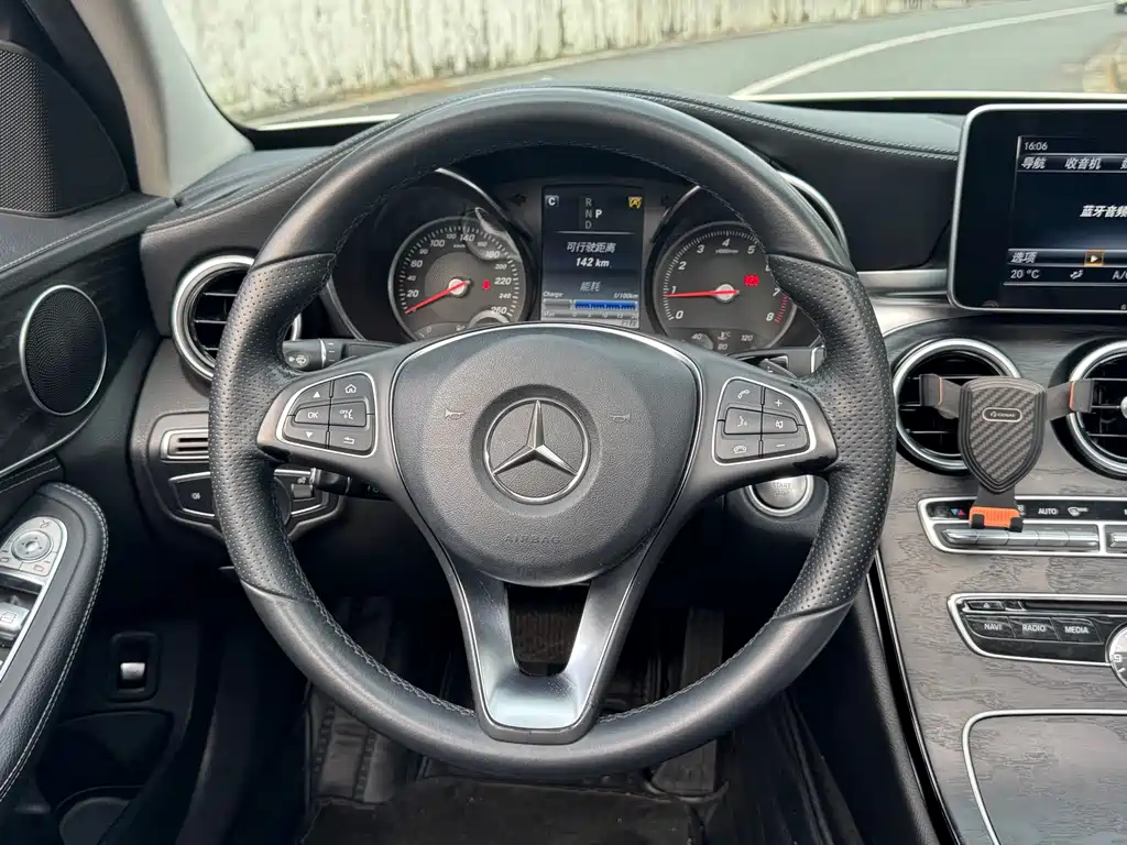Mercedes-Benz C-Class — миниатюра 13