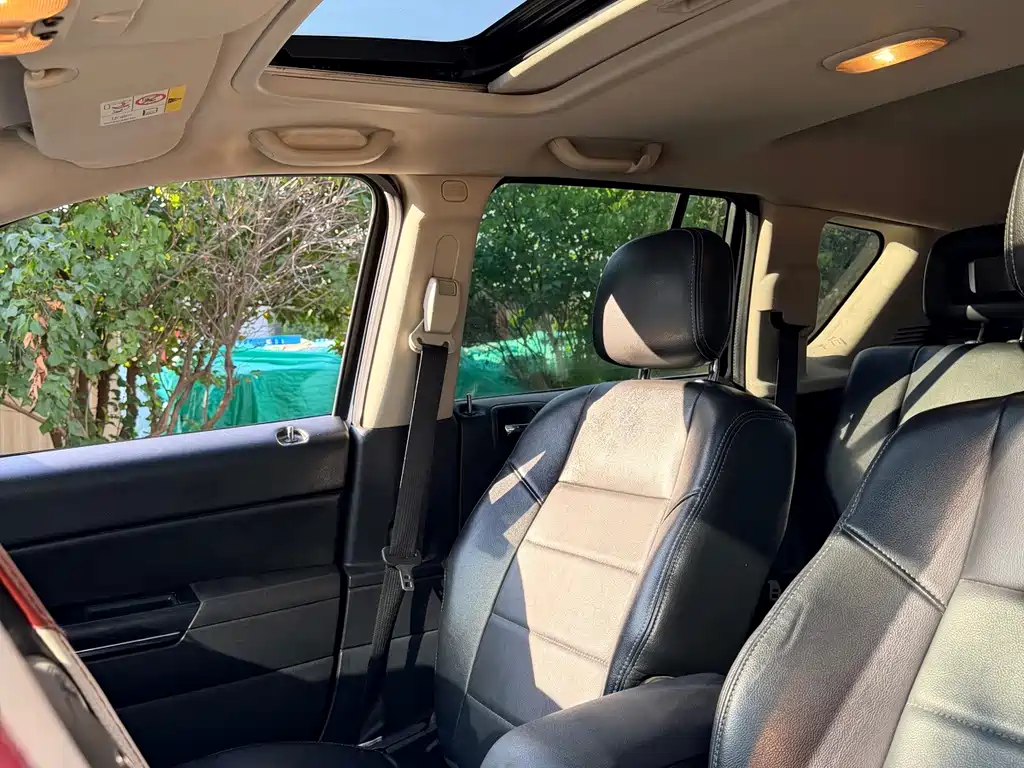 Jeep Compass (Import) — миниатюра 13
