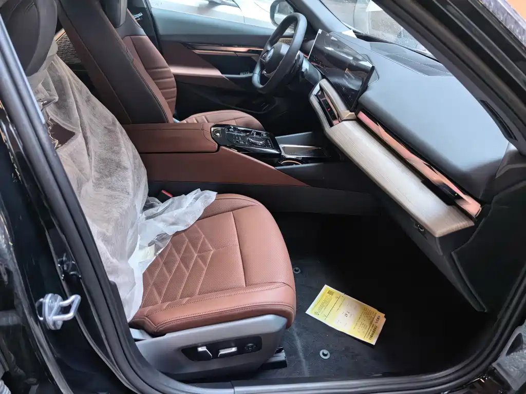 BMW 5 Series — миниатюра 6