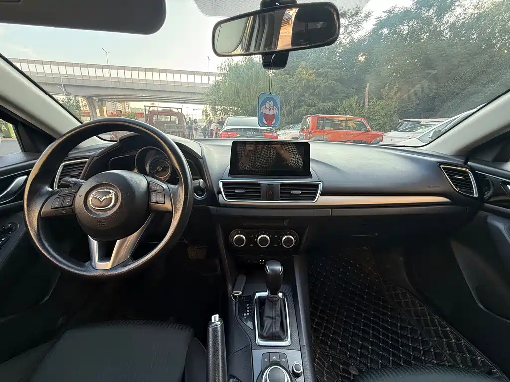 Mazda Mazda3 3 2016 1.5L AT Comfort