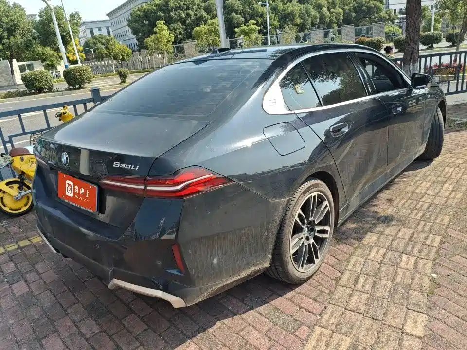 BMW 5 Series — миниатюра 7