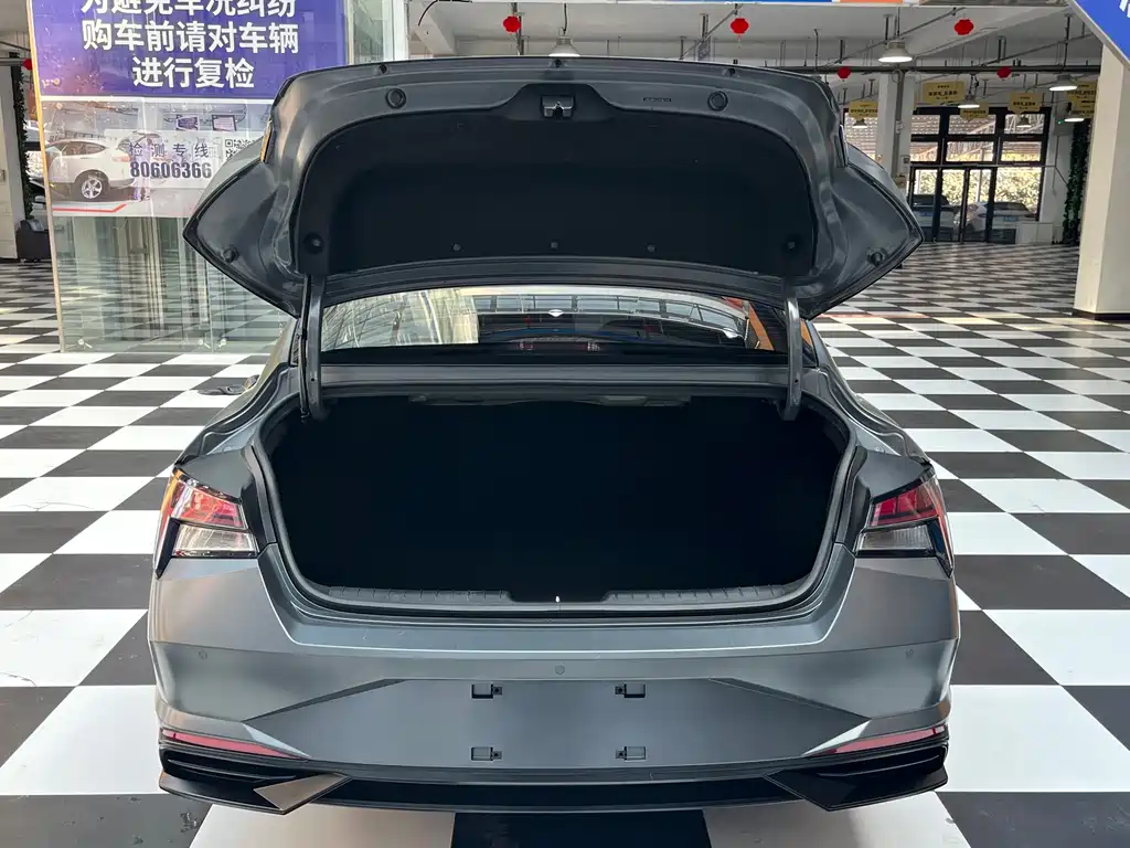 Hyundai Elantra — миниатюра 11