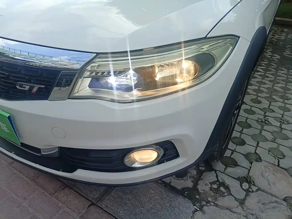 Qoros Qoros 3 — миниатюра 24