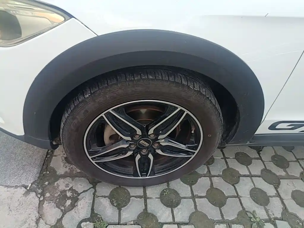 Qoros Qoros 3 — миниатюра 23