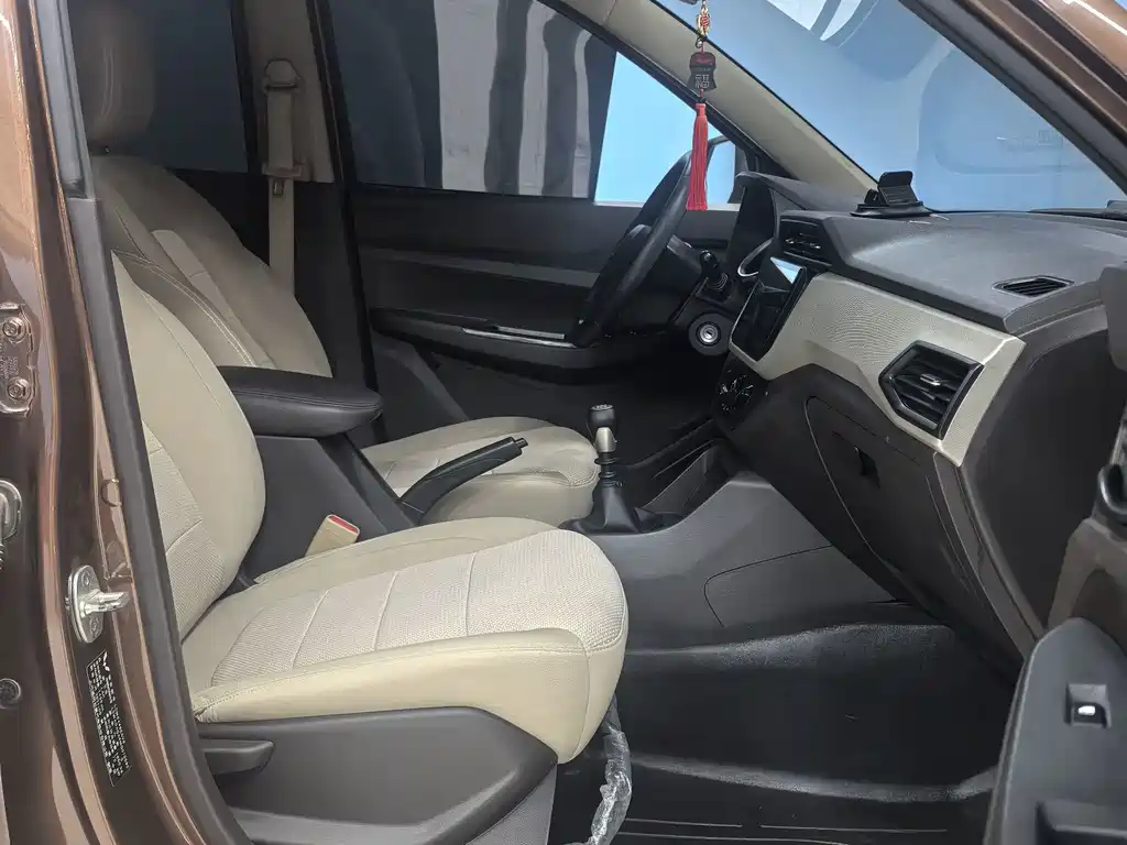 Wuling Hongguang — миниатюра 8