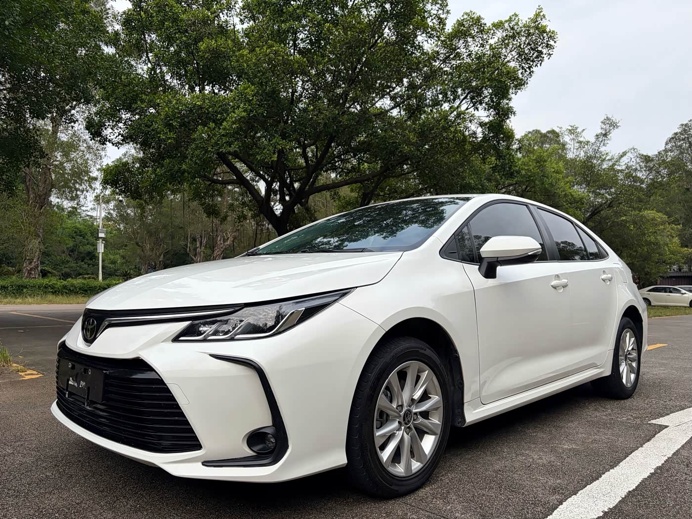 Toyota Corolla 1.2 л 2022 г. Белый, пробег 40000 км