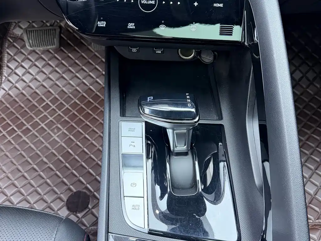 Hyundai Elantra — миниатюра 13
