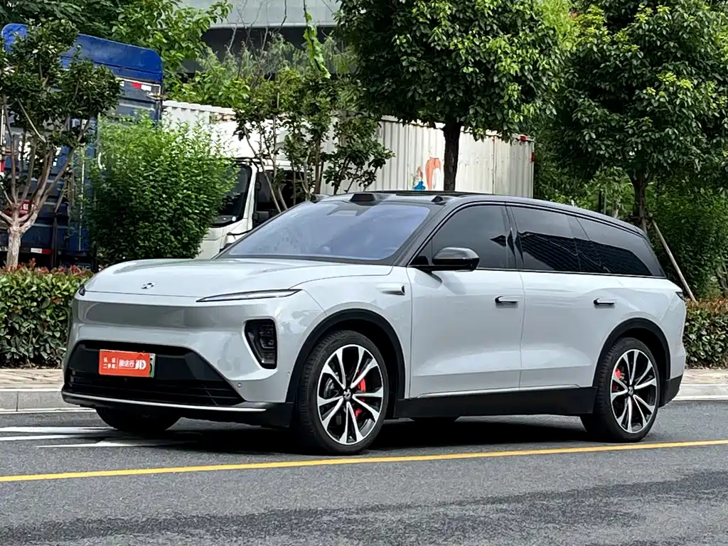 NIO ES8