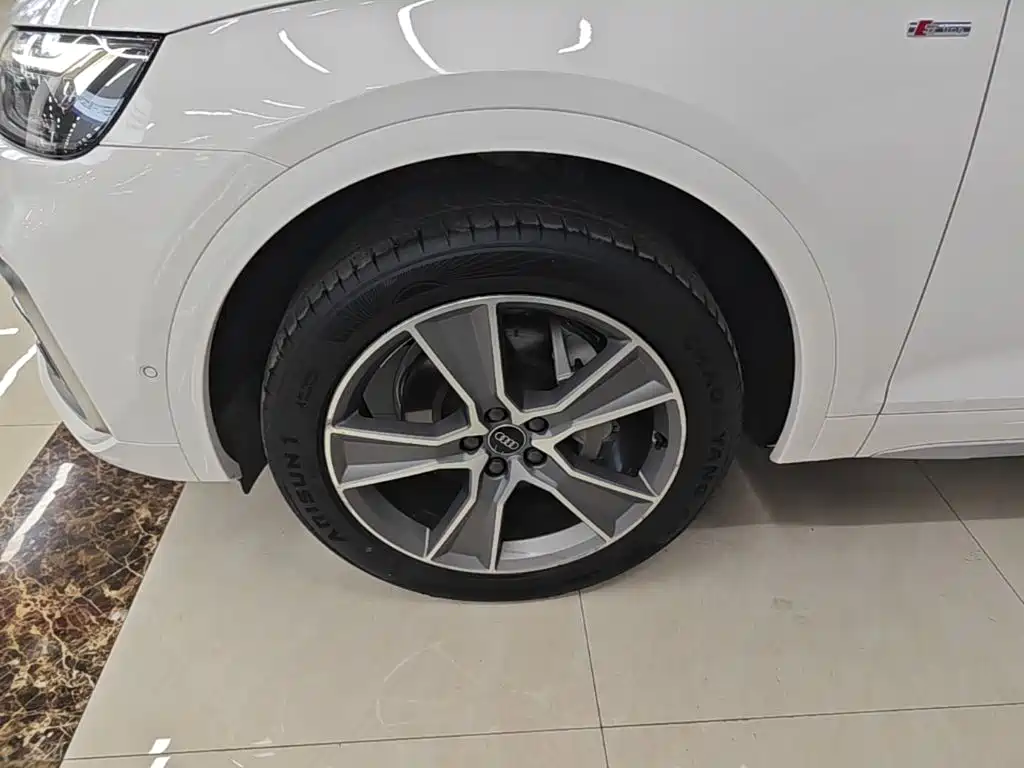 Audi Q5L — миниатюра 23