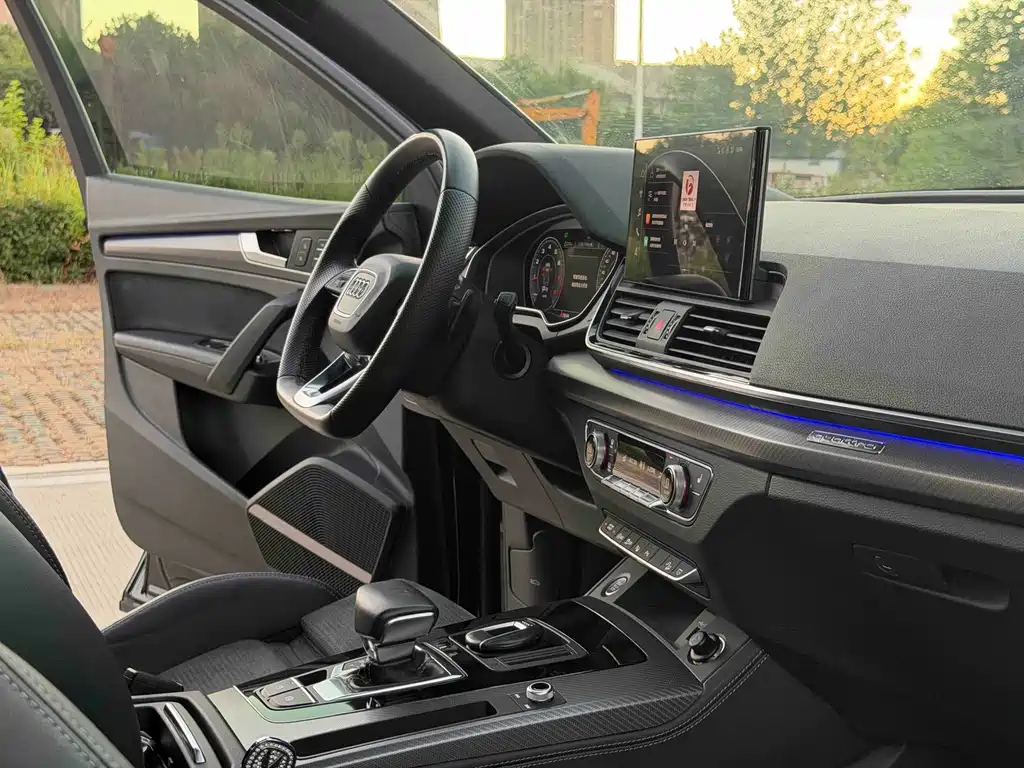 Audi Q5L Sportback — миниатюра 12