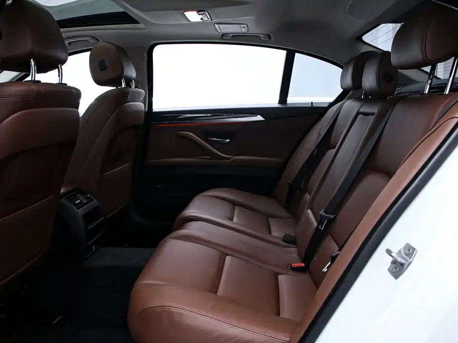 BMW 5 Series — миниатюра 16