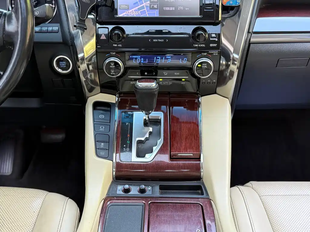 Toyota Alphard — миниатюра 24