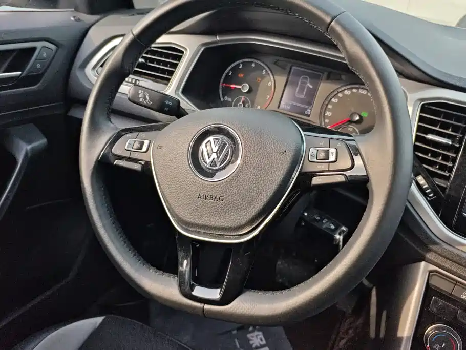 Volkswagen T-Roc — миниатюра 14