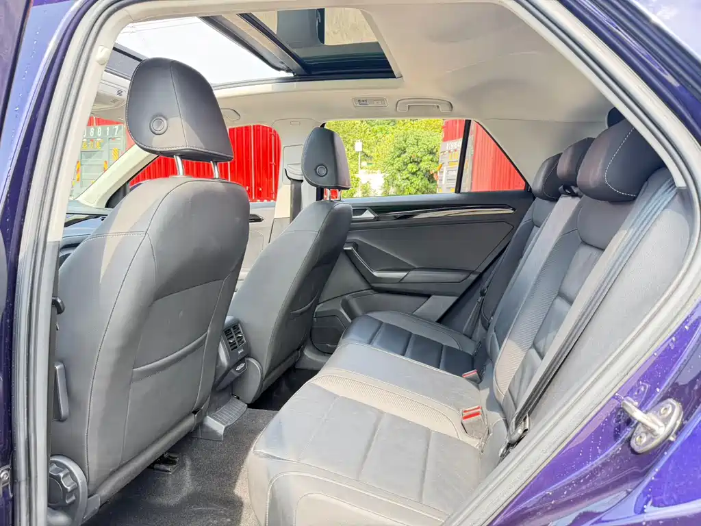 Volkswagen T-Roc — миниатюра 9