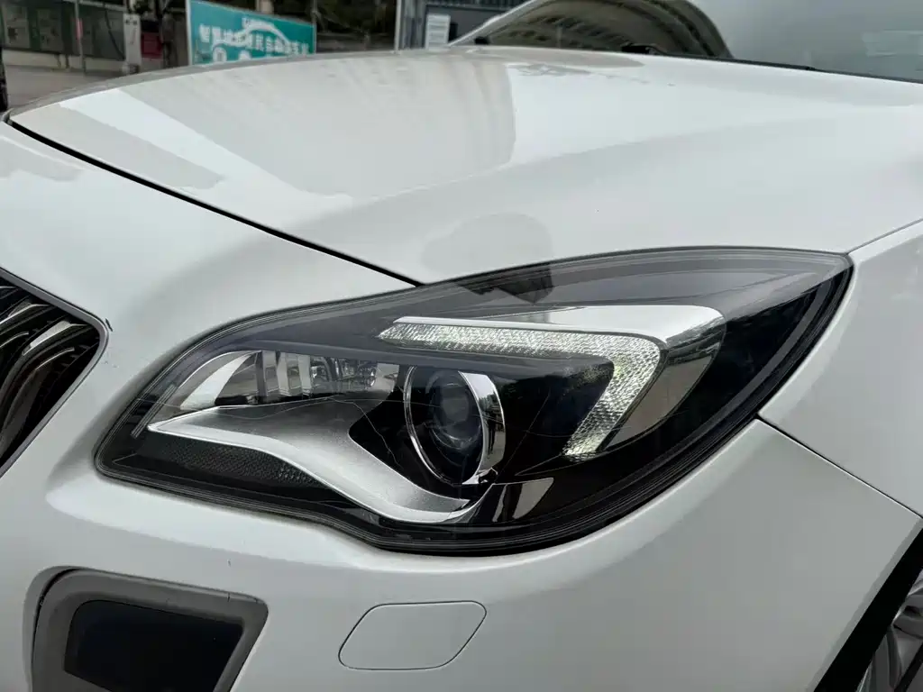 Buick Regal — миниатюра 10
