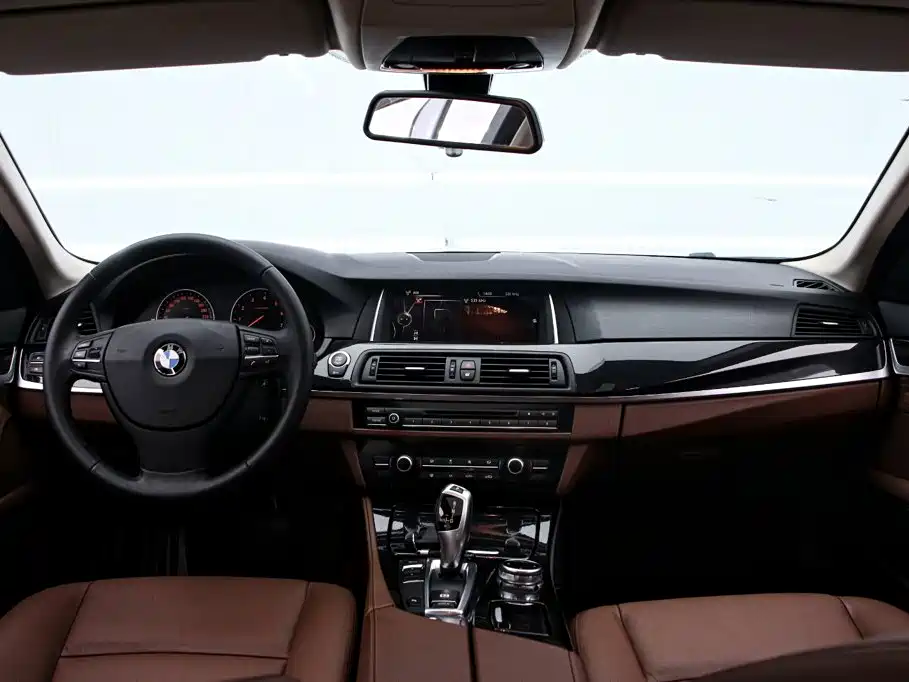 BMW 5 Series — миниатюра 5