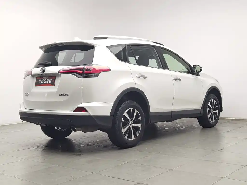 Toyota RAV4 — миниатюра 2