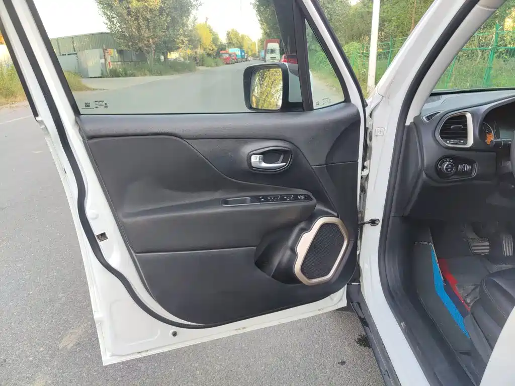 Jeep Renegade — миниатюра 16