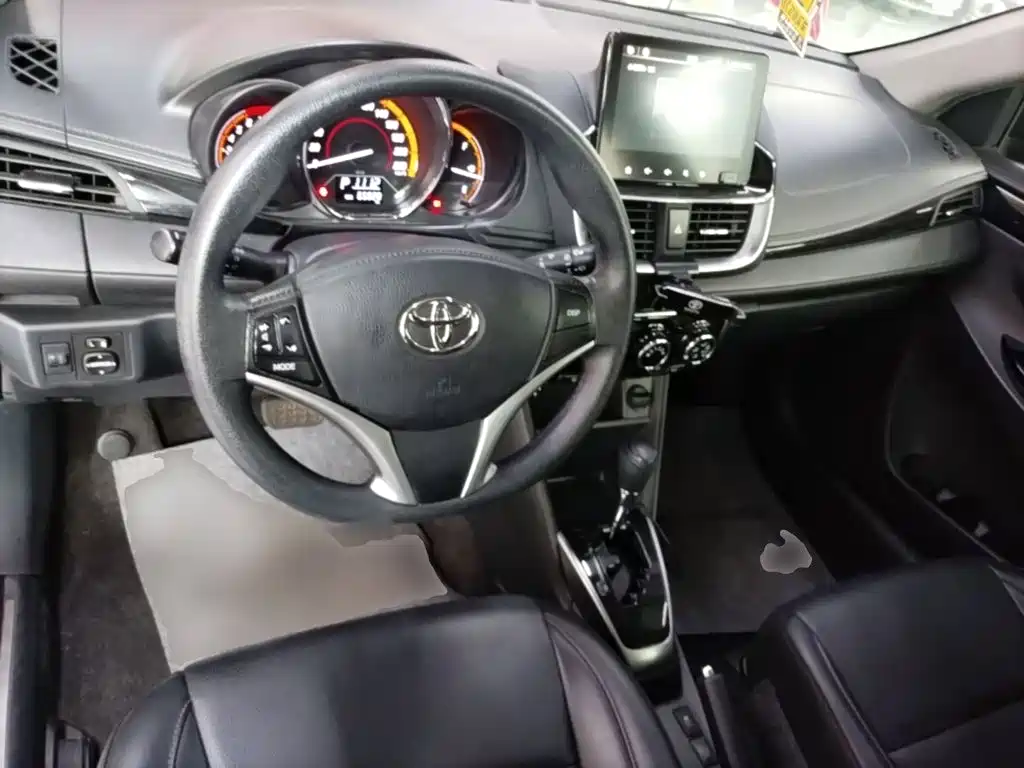 Toyota Yaris L — миниатюра 10