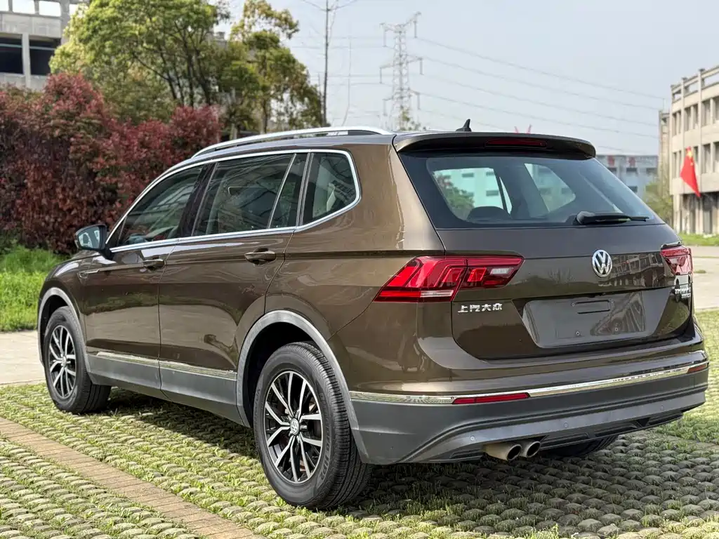 Volkswagen Tiguan L - фото 5