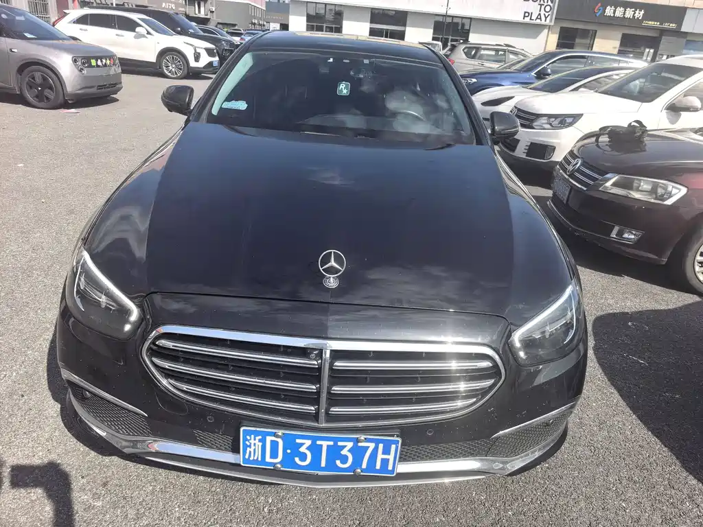 Mercedes-Benz E-Class — миниатюра 2