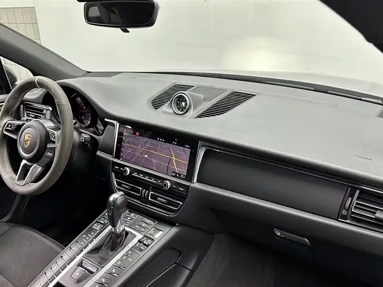 Porsche Macan — миниатюра 16