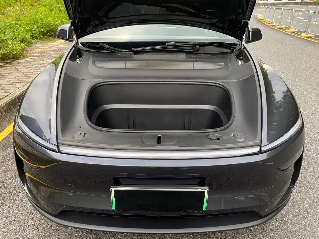 Tesla Model Y — миниатюра 16