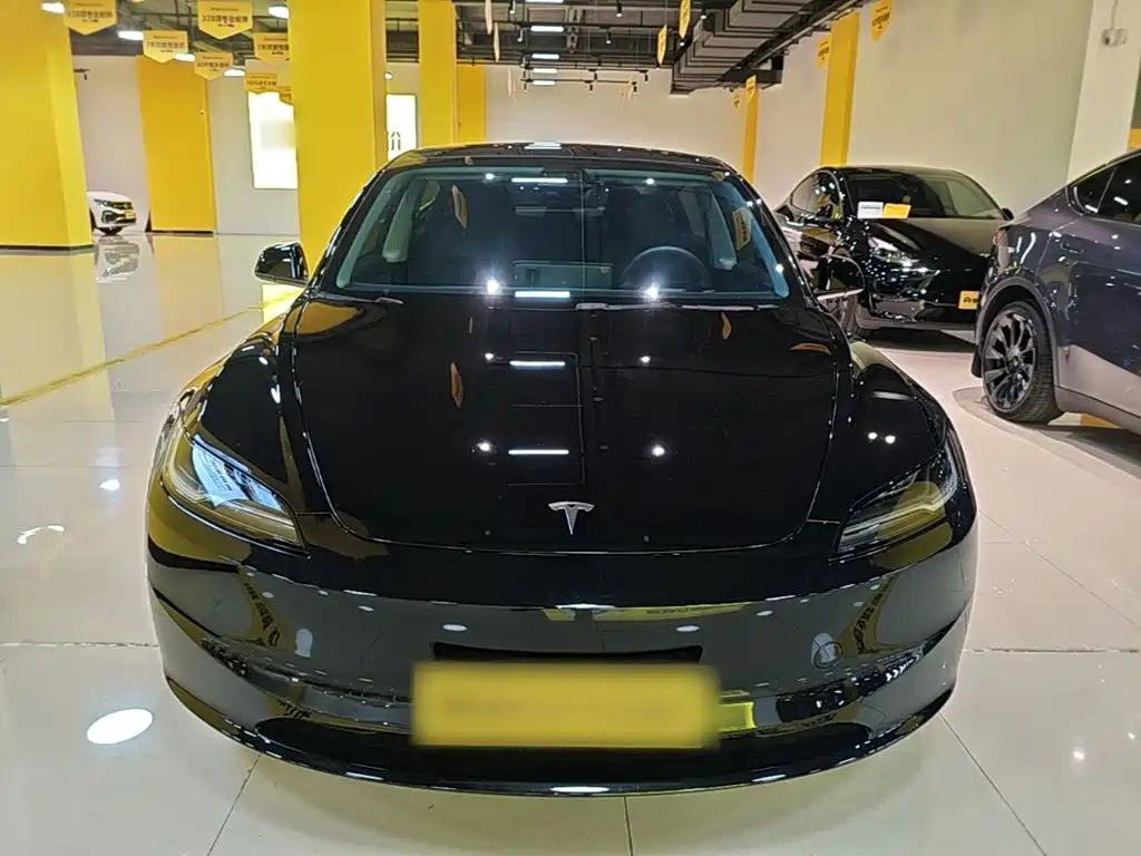 Tesla Model 3 — миниатюра 3