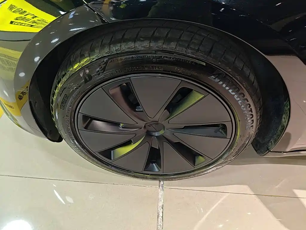 Tesla Model 3 — миниатюра 23
