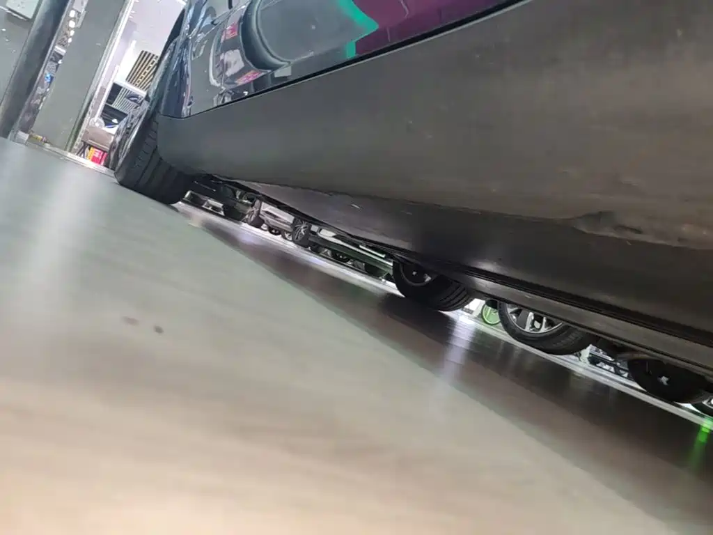 Tesla Model Y — миниатюра 21