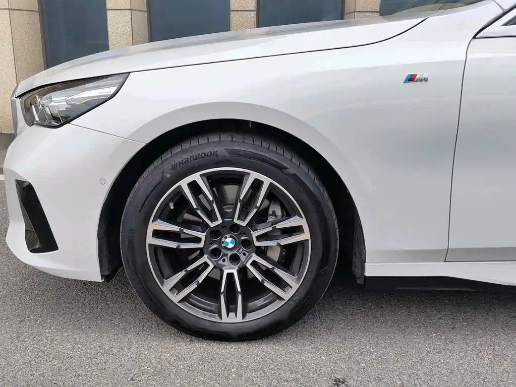 BMW 5 Series — миниатюра 3