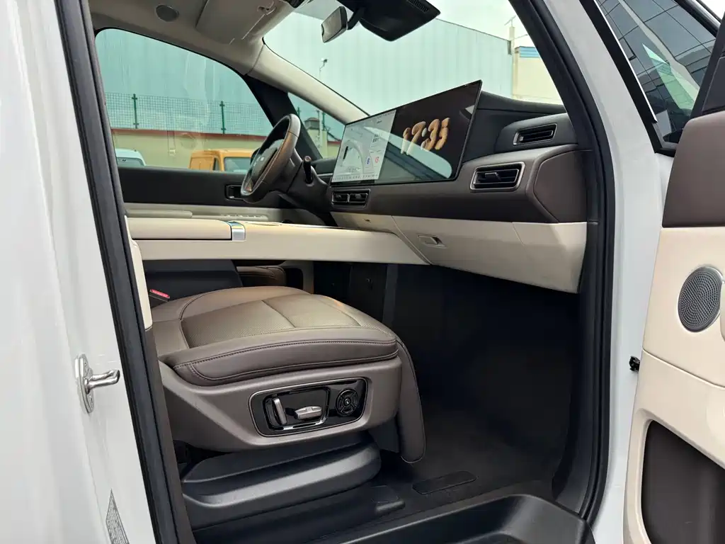 Li Auto Li MEGA — миниатюра 12