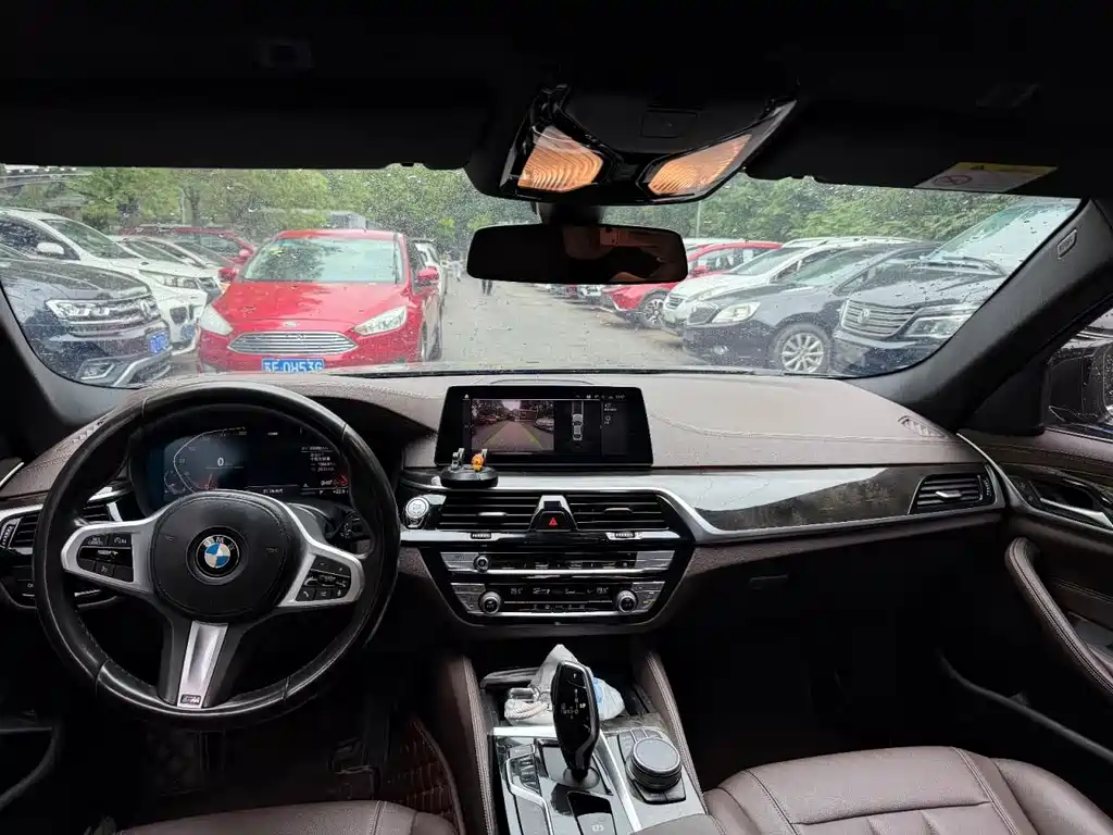 BMW 5 Series — миниатюра 6