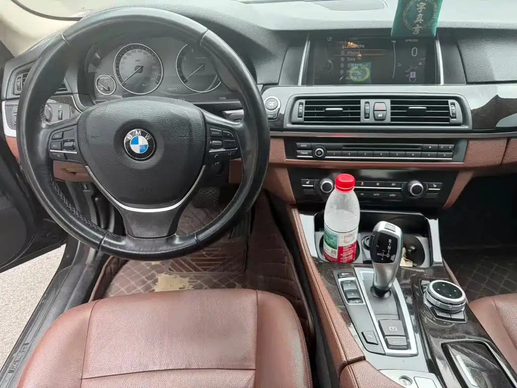 BMW 5 Series — миниатюра 10