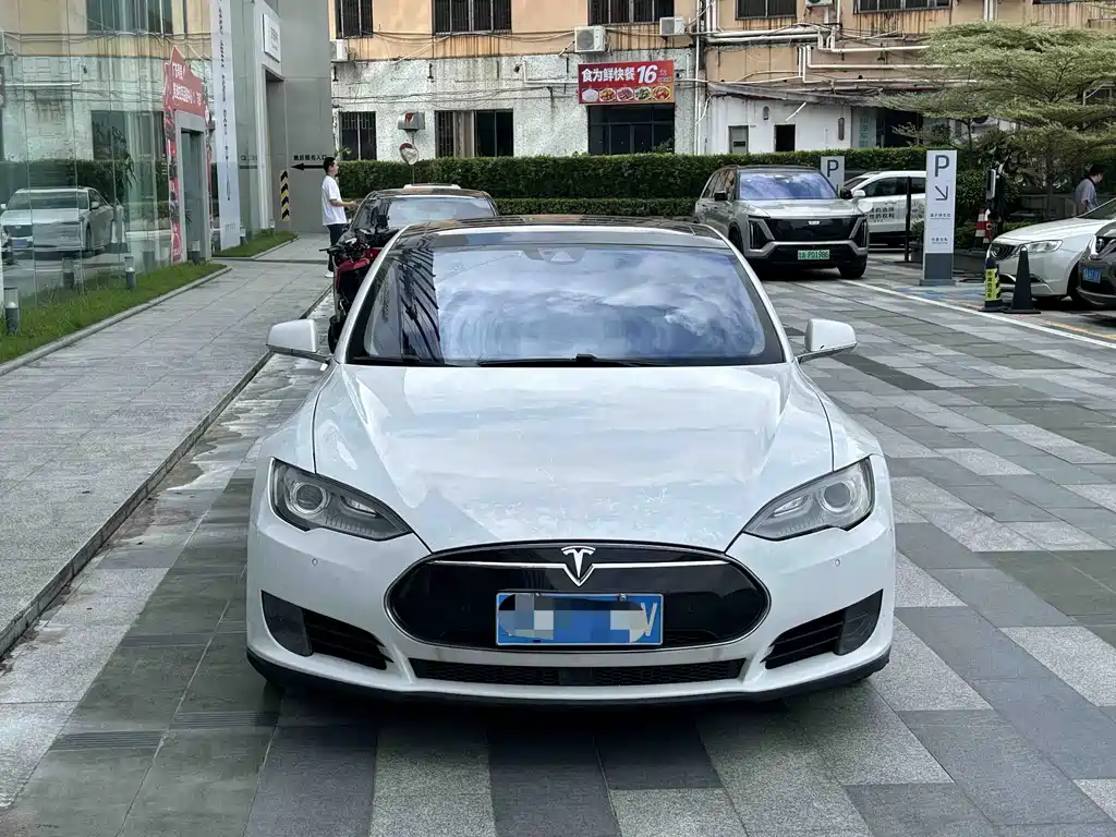Tesla Model S — миниатюра 3