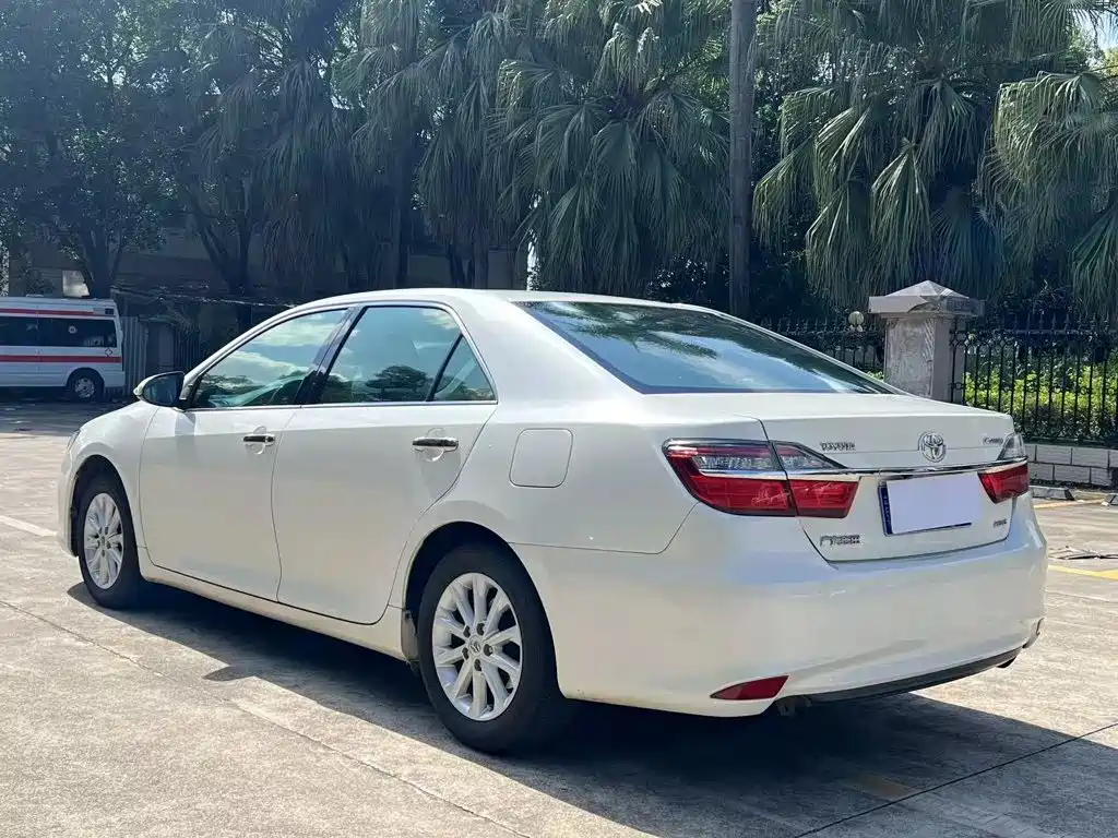 Toyota Camry — миниатюра 9
