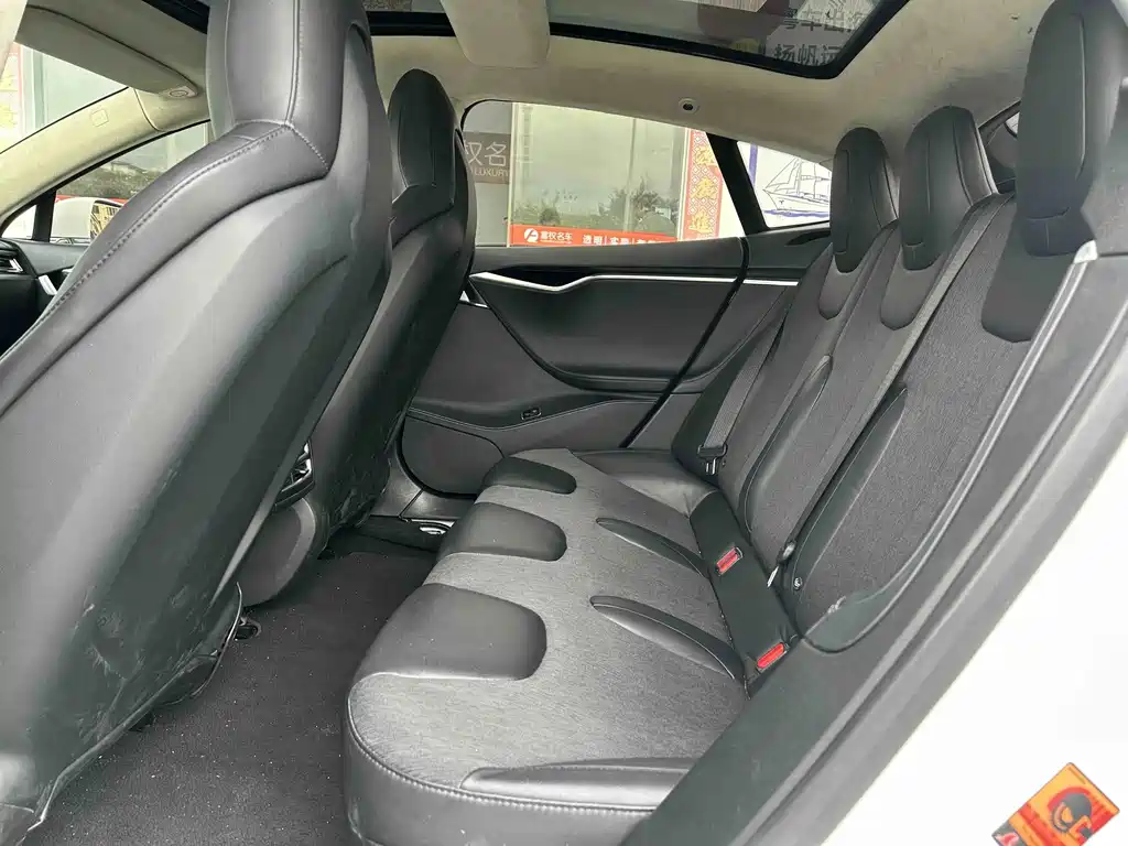 Tesla Model S — миниатюра 8
