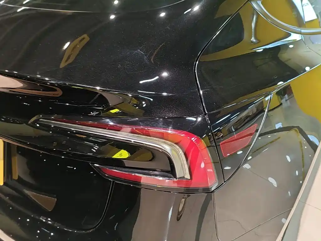 Tesla Model 3 — миниатюра 8