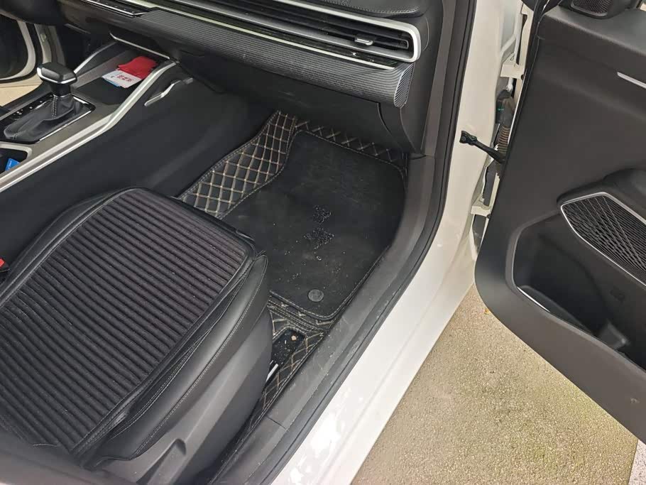 Geely Emgrand L 1.4 л 2023 г. Белый, пробег 26400 км