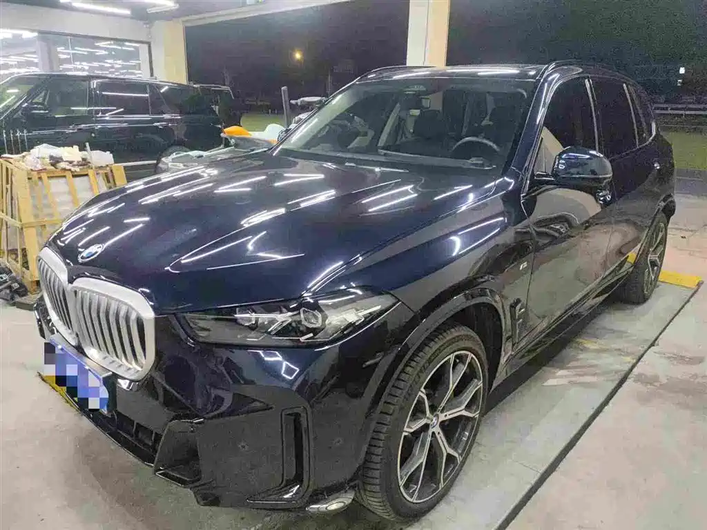 宝马X5 2023款 xDrive 30Li 尊享型M运动曜夜套装 2025