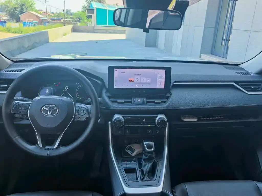Toyota RAV4 — миниатюра 9