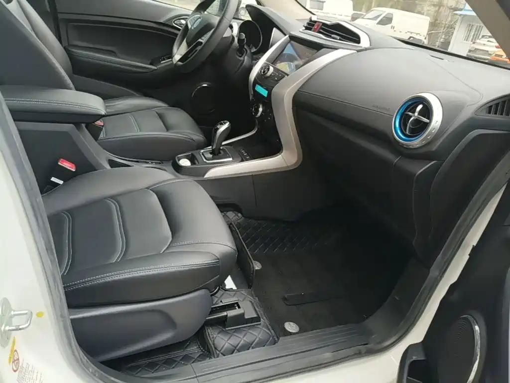 BYD Yuan EV — миниатюра 25