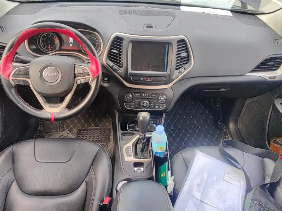 Jeep Cherokee — миниатюра 12