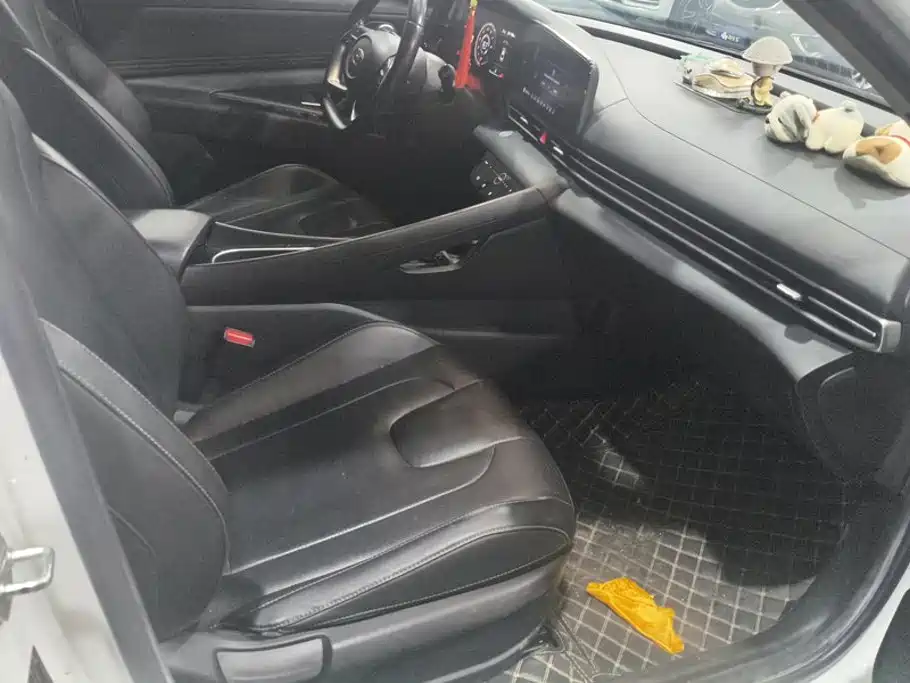 Hyundai Elantra — миниатюра 8