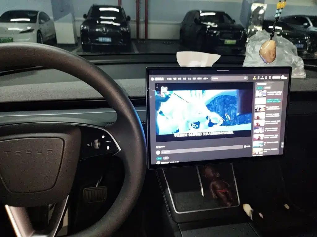 Tesla Model Y L — миниатюра 13