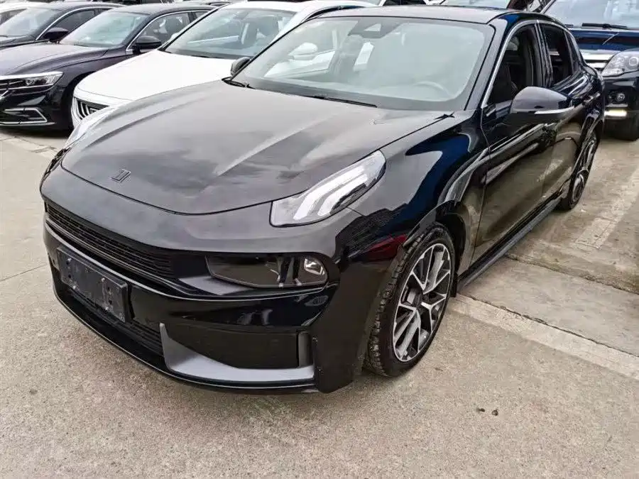 Lynk & Co 03